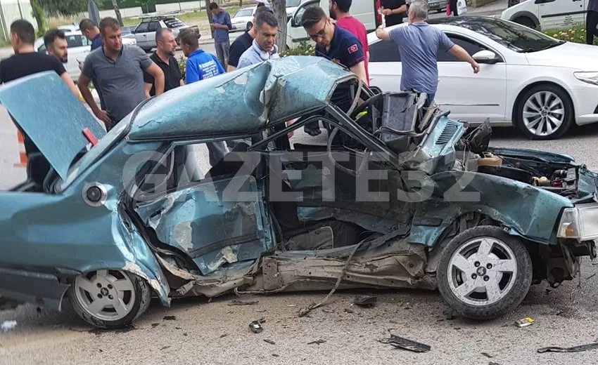 Isparta’da iki otomobilin çarpışması