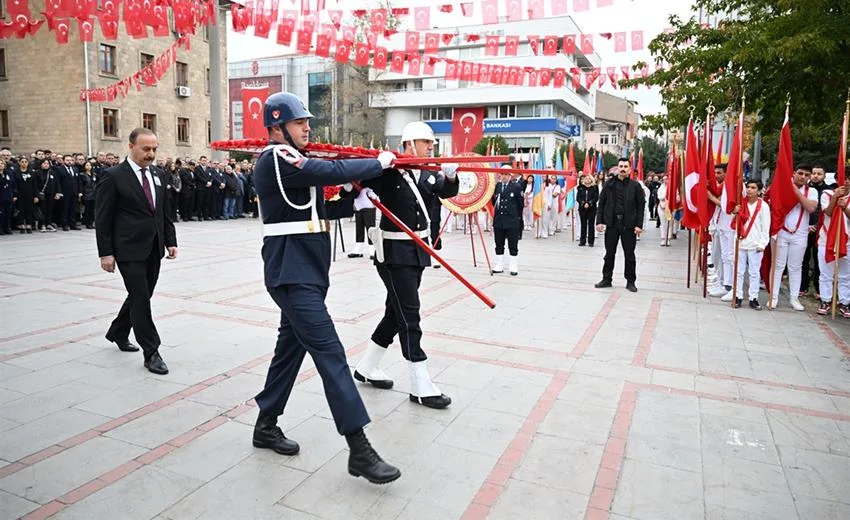 Cumhuriyetimizin kurucusu Gazi Mustafa