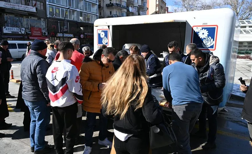 Isparta Genç İş İnsanları Derneği tarafından Berat Kandili dolayısıyla vatandaşlara