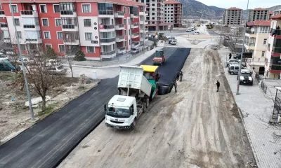 Isparta Belediyesi tarafından Zafer Mahallesi 206. caddede asfaltlama çalışmaları yapıldı.