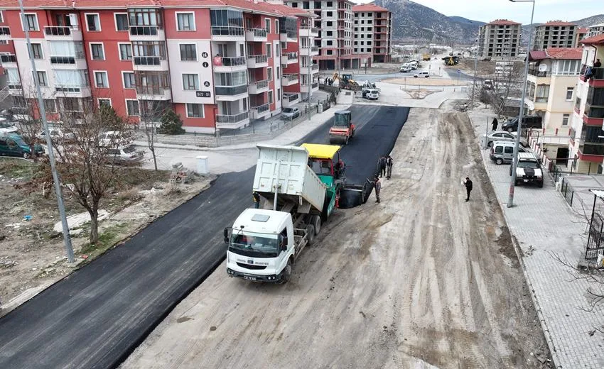 Isparta Belediyesi tarafından Zafer Mahallesi 206. caddede asfaltlama çalışmaları yapıldı.