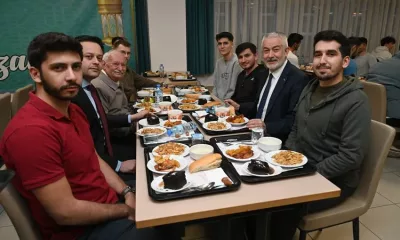 Isparta Belediye Başkanı Şükrü Başdeğirmen, Isparta KYK Erkek Yurdu’nda öğrencilerle