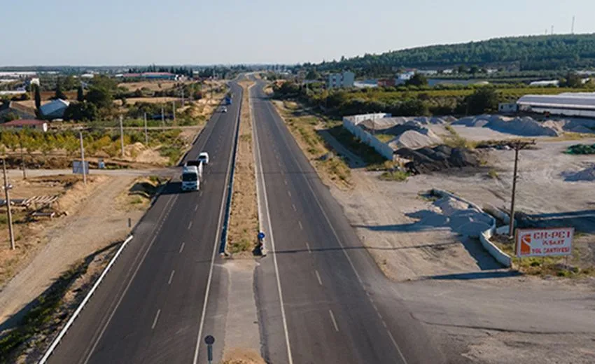 Isparta’ya ulaşımı sağlayan Antalya-Dereboğazı-Isparta yolu üzerinde yapım çalışmaları devam ediyor.