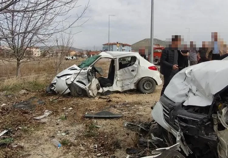 Isparta’nın Çünür Mahallesi’nde meydana gelen trafik kazasında hayatını kaybedenlerin sayısı