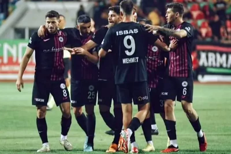 TFF 2. Lig Beyaz Grup’ta mücadele eden Isparta 32 Spor,