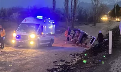 Isparta’nın Çünür Mahallesi’nde meydana gelen trafik kazasında otomobil kontrolden çıkarak