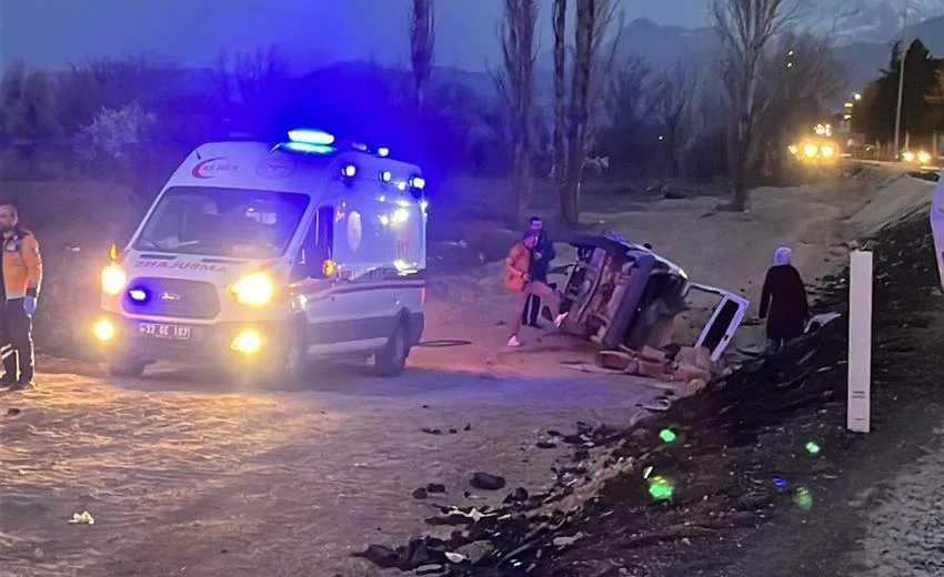 Isparta’nın Çünür Mahallesi’nde meydana gelen trafik kazasında otomobil kontrolden çıkarak