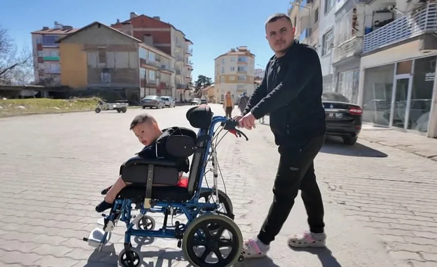 Isparta Belediye Başkanı Şükrü Başdeğirmen, Yalvaç ilçesinde normal engelli tekerlekli