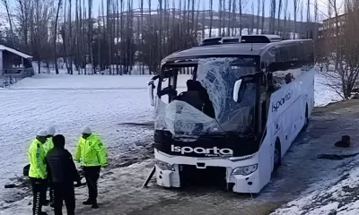 Isparta Petrol Turizm firmasına ait yolcu otobüsü, Afyonkarahisar’da kontrolden çıkarak