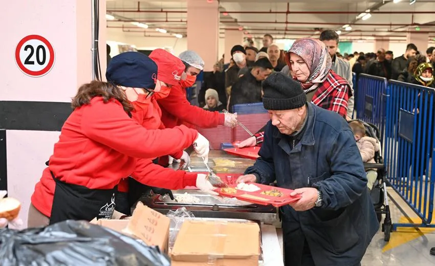 Isparta Belediyesinin geleneksel iftar sofraları, Ramazan ayı boyunca vatandaşların bir