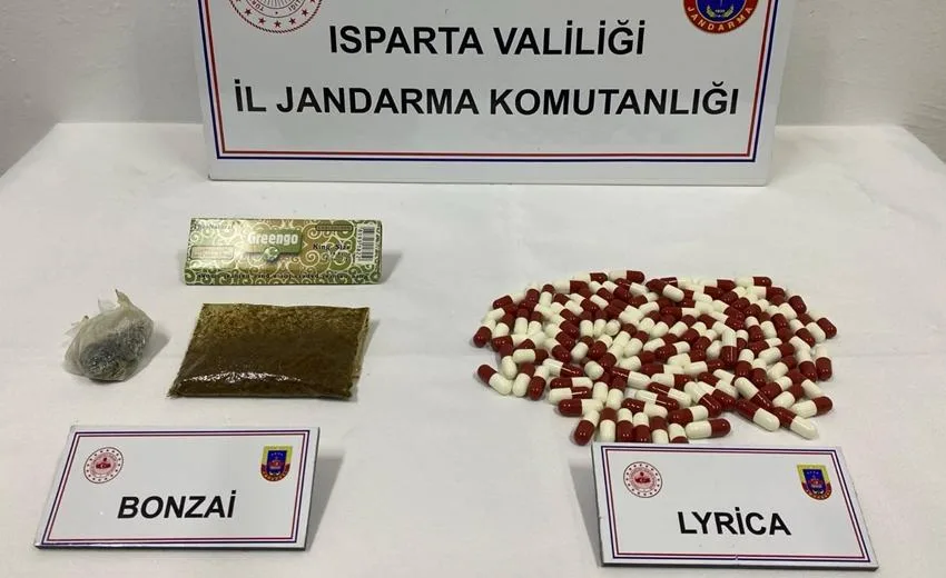 Isparta İl Jandarma Komutanlığı, uyuşturucu ile mücadele kapsamında yürüttüğü istihbari